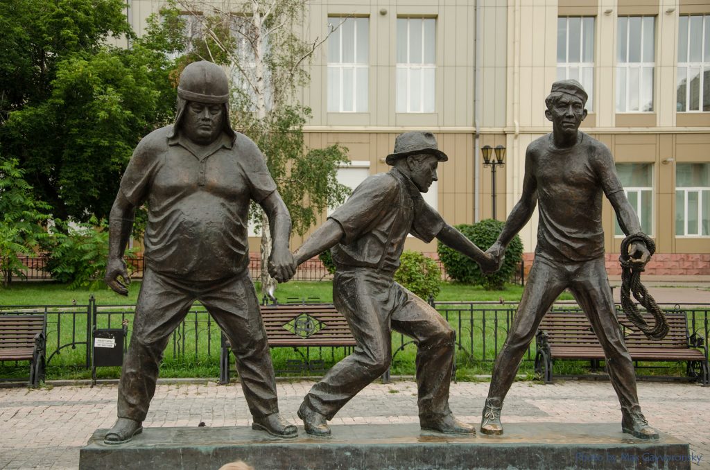 Памятник Трус, Балбес и Бывалый