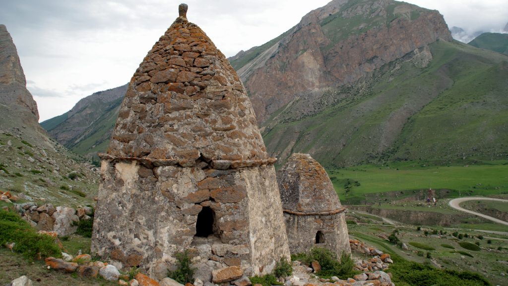 Село Эл-Тюбю Кавказ достопримечательности горы