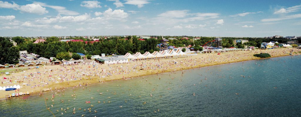 Яровое пляж озеро
