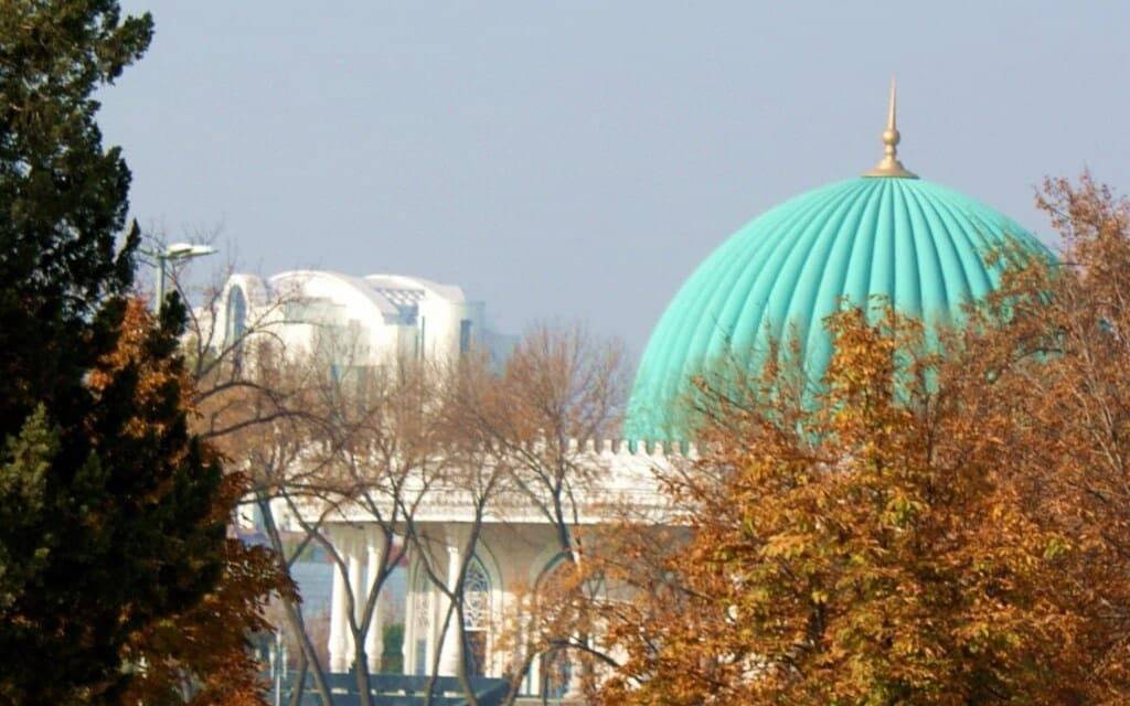 Узбекистан осень купол небо деревья