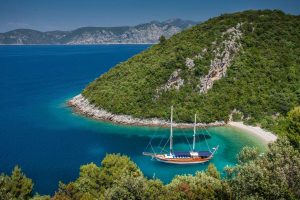 курорты Эгейского моря корабль горы море